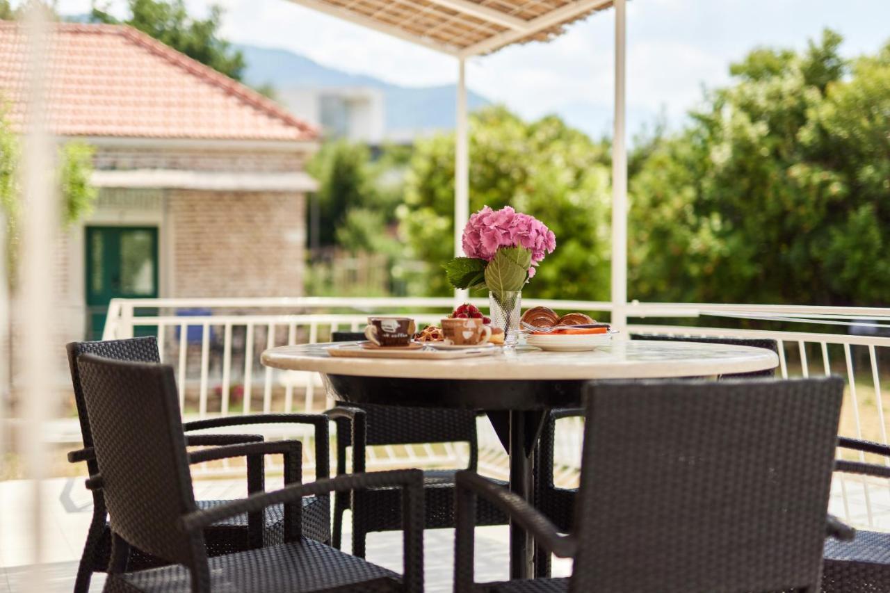 Waikiki Beach House Villa Tivat Dış mekan fotoğraf